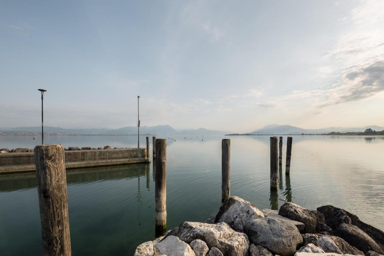 Hotel Aquila D'Oro Desenzano Desenzano del Garda Exterior foto