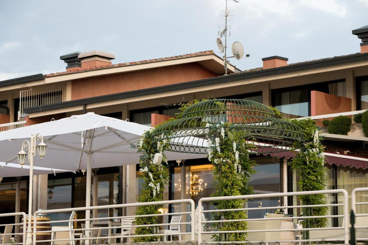 Hotel Aquila D'Oro Desenzano Desenzano del Garda Exterior foto