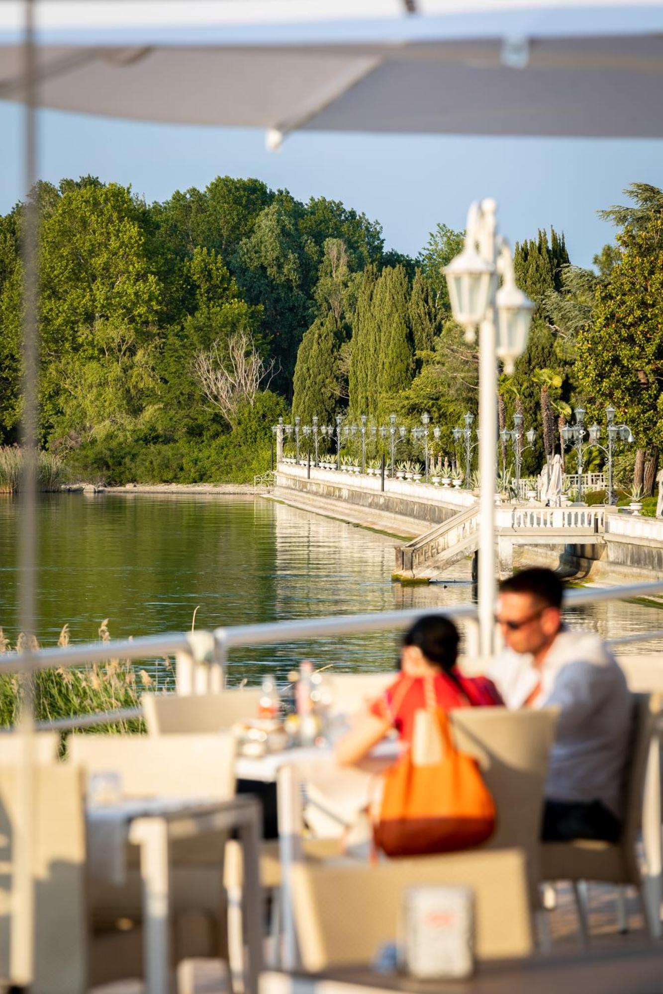 Hotel Aquila D'Oro Desenzano Desenzano del Garda Exterior foto