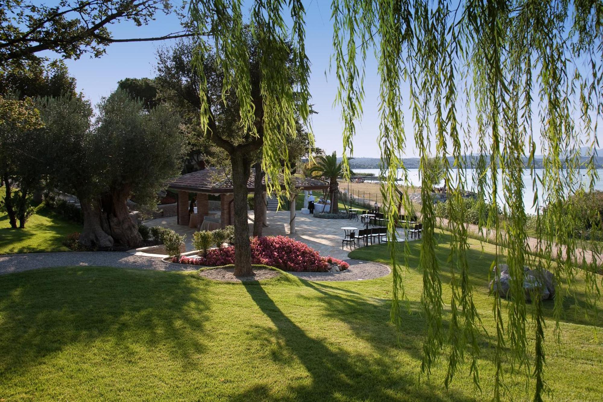 Hotel Aquila D'Oro Desenzano Desenzano del Garda Exterior foto
