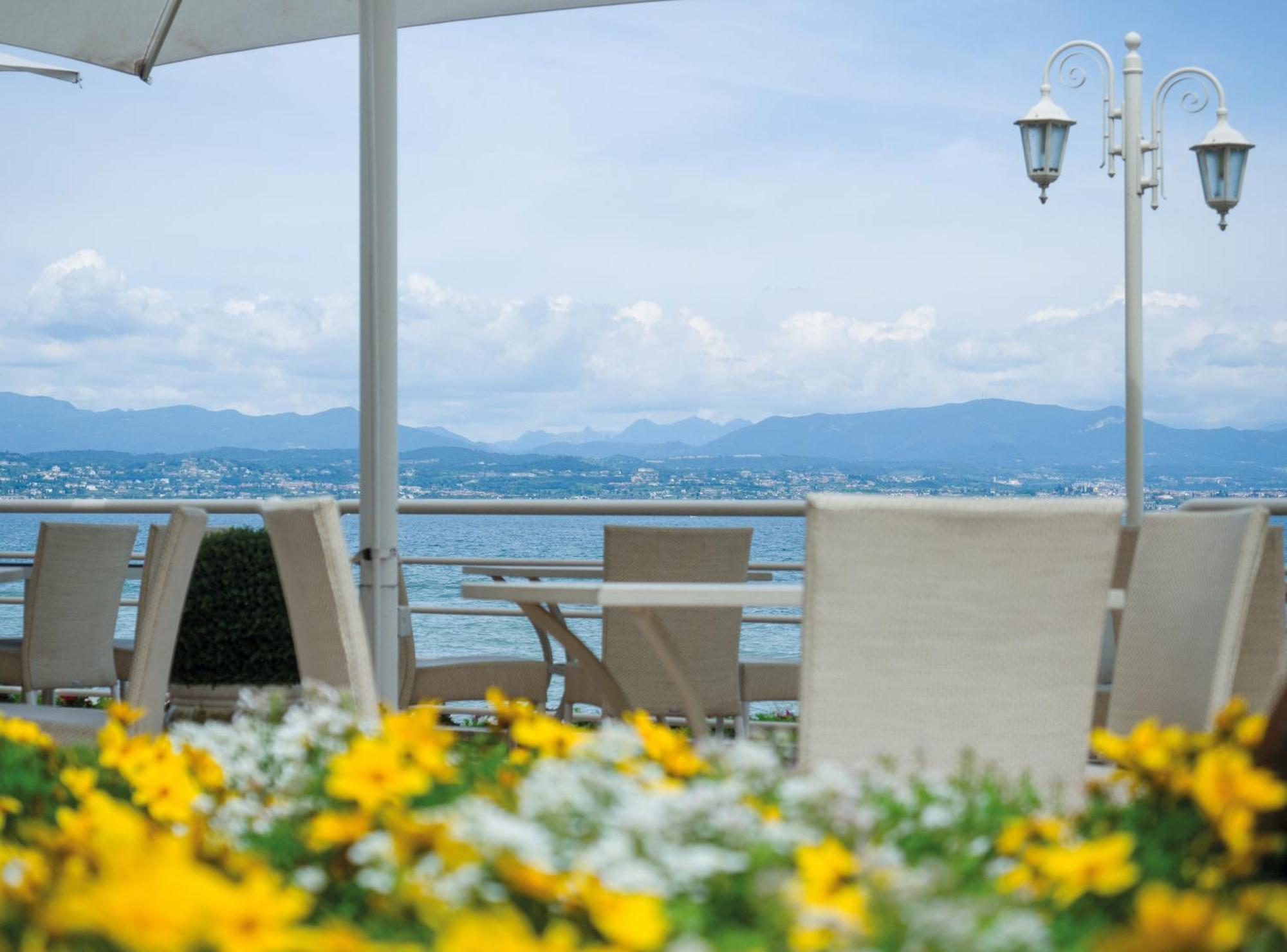 Hotel Aquila D'Oro Desenzano Desenzano del Garda Exterior foto