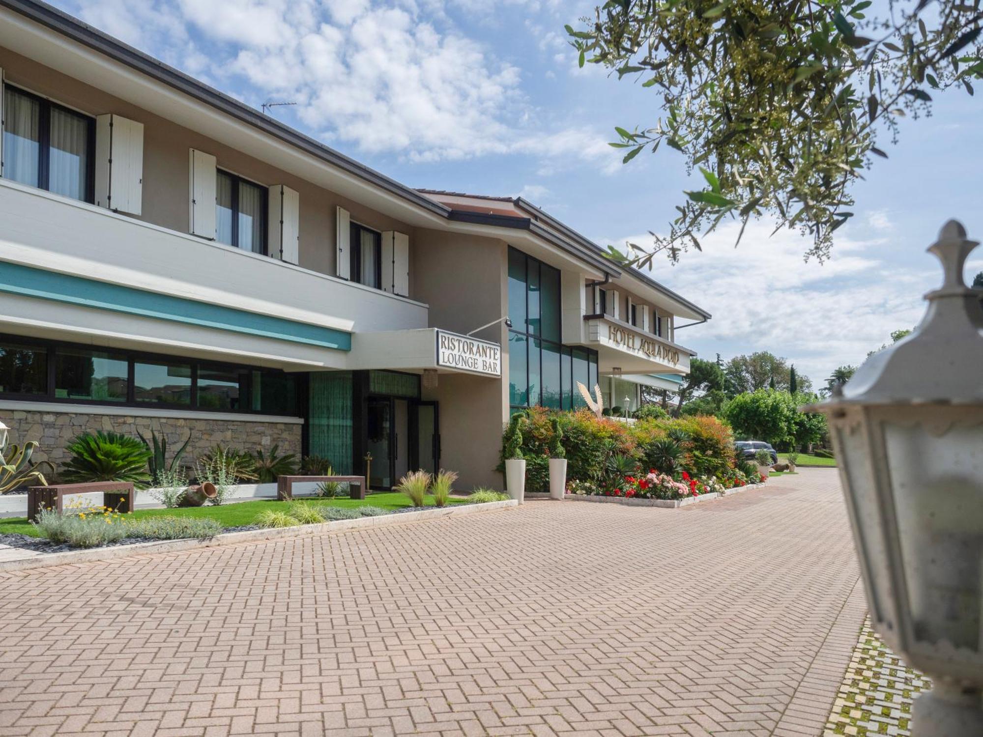 Hotel Aquila D'Oro Desenzano Desenzano del Garda Exterior foto