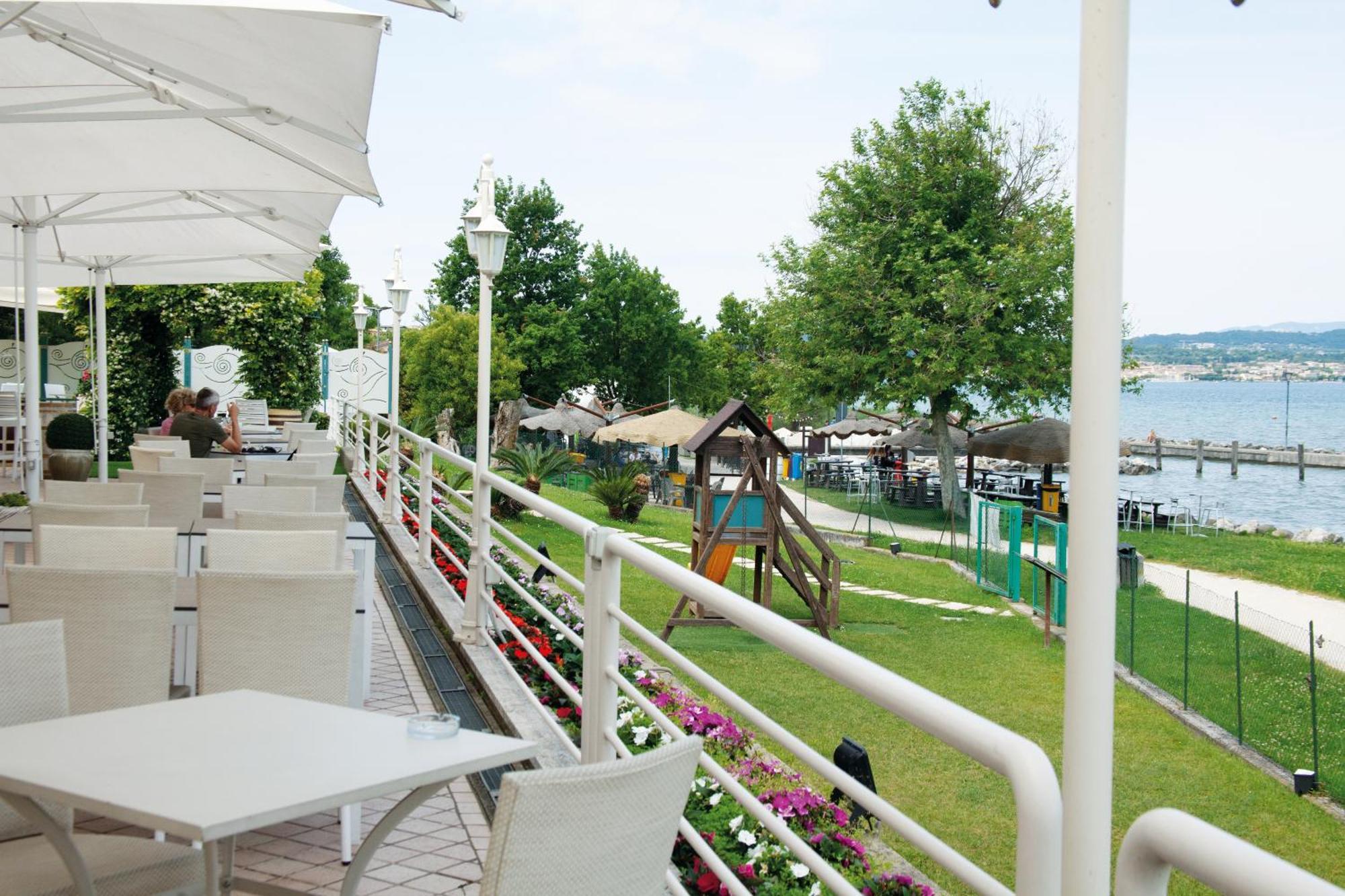 Hotel Aquila D'Oro Desenzano Desenzano del Garda Exterior foto