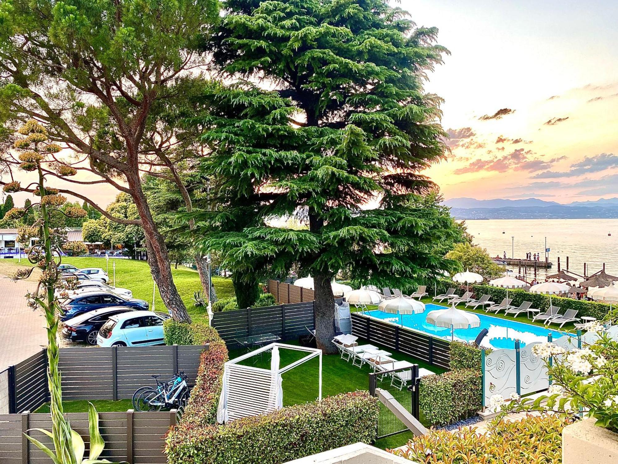 Hotel Aquila D'Oro Desenzano Desenzano del Garda Exterior foto